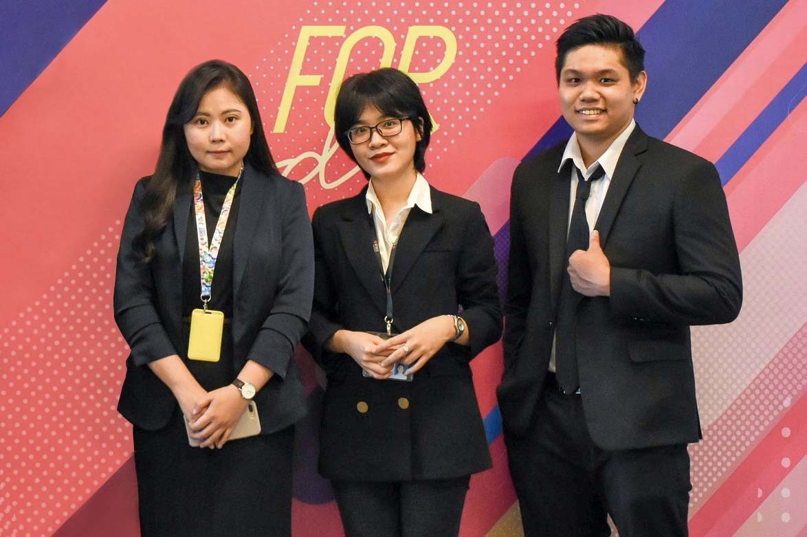 Students develop e-portal to bring VN agricultural products to the world