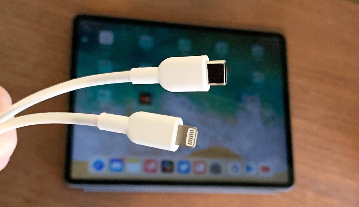 Dây Lightning trên iPhone đem lại quyền lực kiểm soát cho Apple