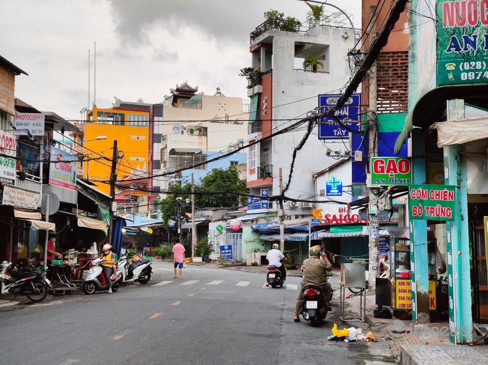 Hình ảnh Sài Gòn lạ thường trong ngày đầu giãn cách xã hội