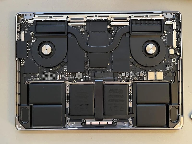 ‘Mổ bụng’ nhanh MacBook Pro 14-inch và 16-inch