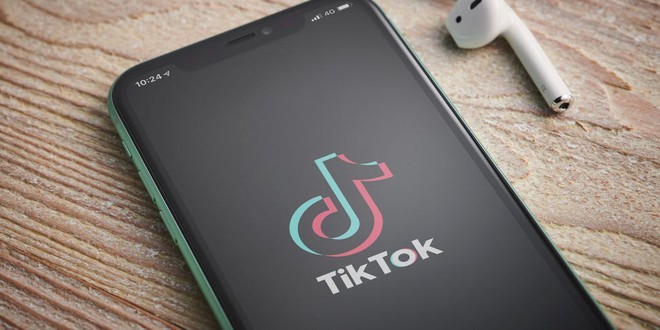 Trào lưu giả danh trường học trên TikTok