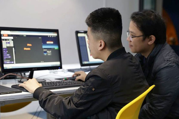 Hành trình phát triển phần mềm học lập trình miễn phí cho trẻ em của thầy giáo Việt