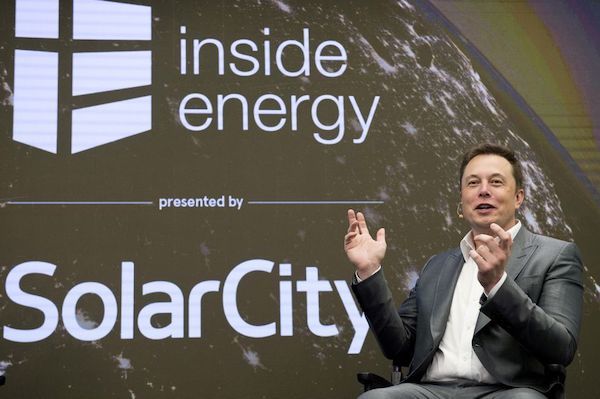 Cổ phiếu Tesla rớt giá sau lỗi bảng điều khiển năng lượng mặt trời