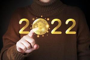 Nhà đầu tư tiền ảo nên làm gì trong năm 2022?