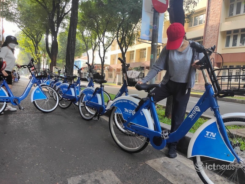 Giới trẻ Sài Gòn thuê xe đạp qua smartphone để dạo phố