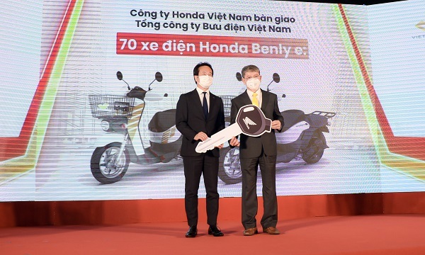 Honda Việt Nam hợp tác Vietnam Post triển khai thí điểm giao hàng bằng xe điện Benly e: