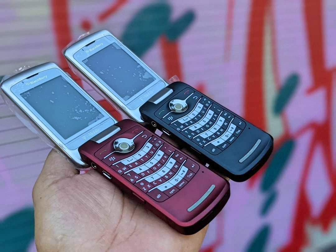 Điện thoại BlackBerry sử dụng được tại Việt Nam, nhưng người mua vẫn hoang mang