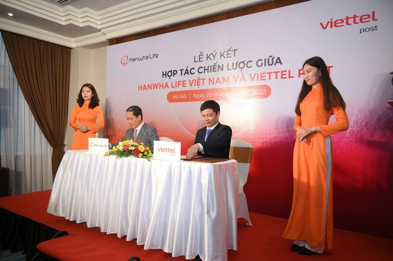 Hanwha Life Việt Nam và Viettel Post chính thức ký kết thỏa thuận hợp tác phân phối bảo hiểm