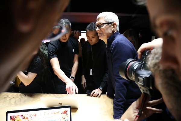 CEO Tim Cook bị đe dọa, Apple đề nghị toà án vào cuộc