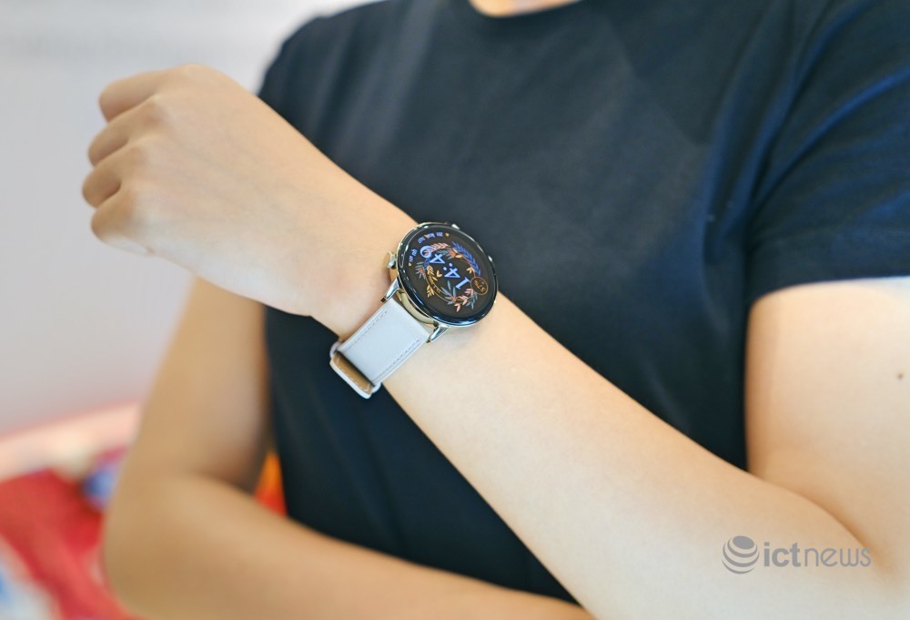 Mua smartwatch, thiết bị đeo nào để tập luyện trong năm 2022?