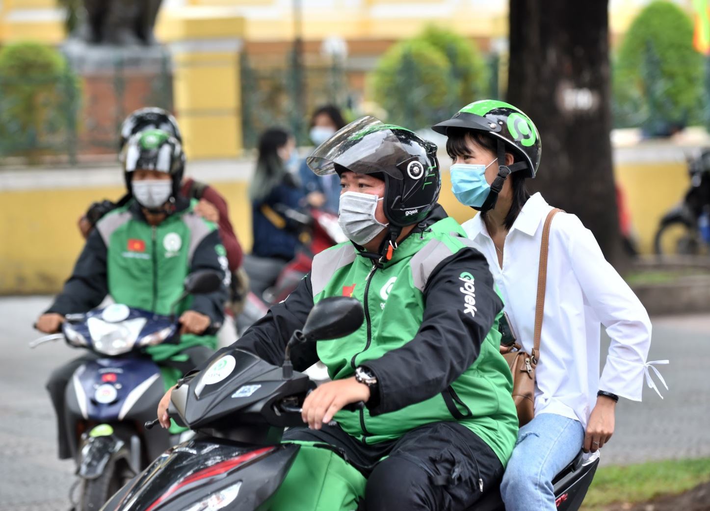 Các ứng dụng đồng loạt mở lại dịch vụ xe ôm công nghệ tại Hà Nội