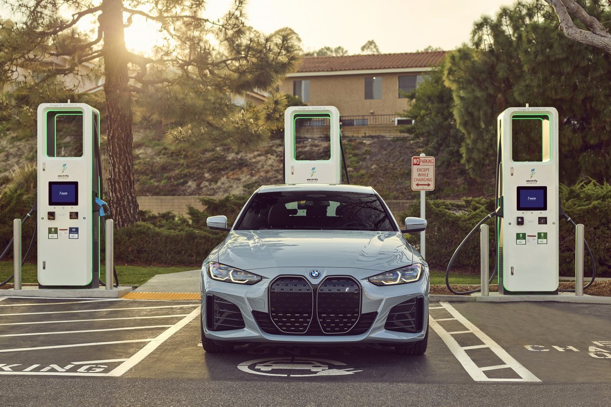 Người mua xe điện BMW được sạc miễn phí 2 năm tại Mỹ