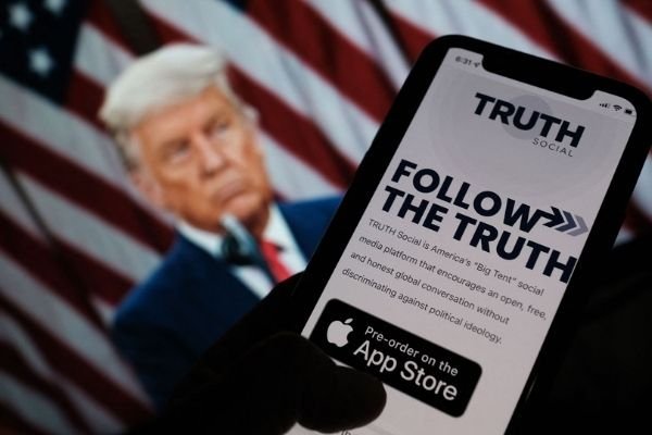 Mạng xã hội của ông Donald Trump chính thức phát hành trên App Store