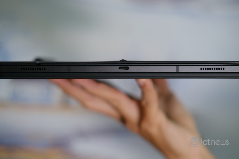 Hình ảnh Galaxy Tab S8 Ultra: Màn hình lớn, có bút S Pen
