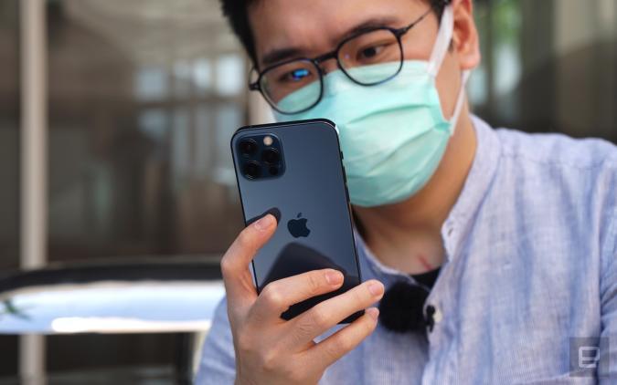 Apple phát hành iOS 15.4: Đeo khẩu trang vẫn mở được Face ID trên iPhone