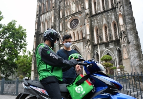 Đơn hàng tăng trưởng tốt, tài xế xe 2 bánh Gojek Hà Nội “ăn nên làm ra”