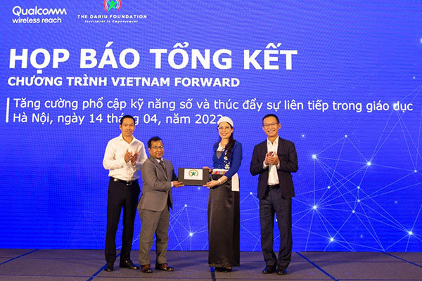 Qualcomm và Quỹ Dariu đưa máy tính đến với học sinh tại các vùng nông thôn ở Việt Nam