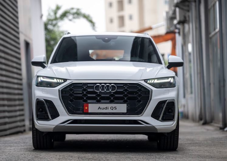 Triệu hồi Audi Q5 để lắp đặt miếng bảo vệ hộp điều khiển