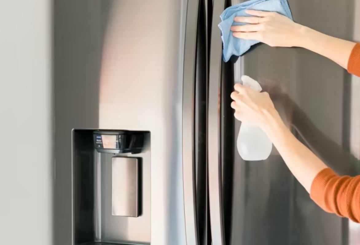 thumbnail - Những thói quen sai lầm khi vệ sinh tủ lạnh không phải ai cũng biết