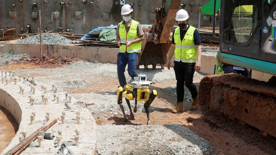 Thiếu hụt lao động, Singapore phải sử dụng chó máy, robot pha chế