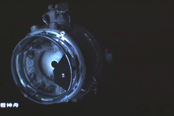Hình ảnh tàu vũ trụ Thần Châu 14 "cập bến" module Thiên Hòa