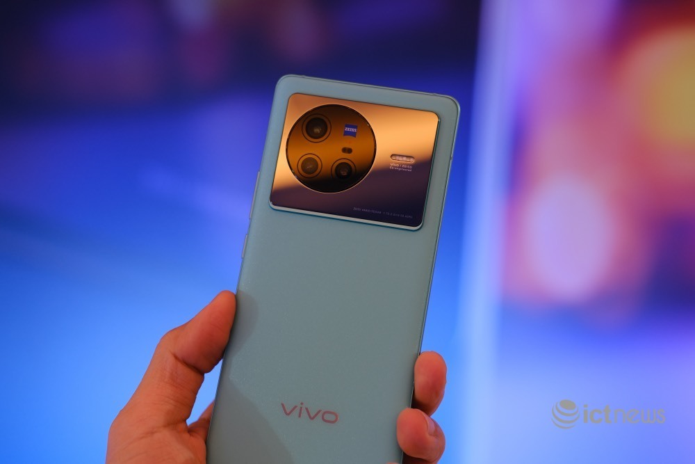 Dòng máy cao cấp nhất của Vivo ra mắt tại Việt Nam, giá từ 19,99 triệu đồng