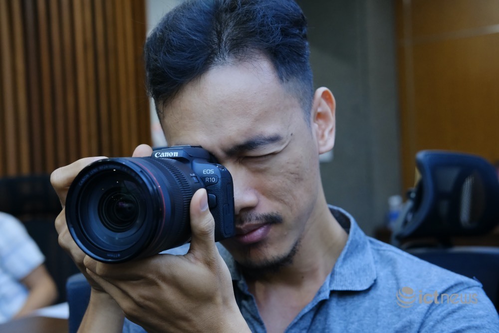 Máy ảnh nhỏ gọn R7, R10 của Canon ra mắt thị trường Việt Nam