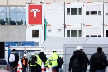 Các nhà máy mới đang ‘đốt’ hàng tỷ USD của Tesla