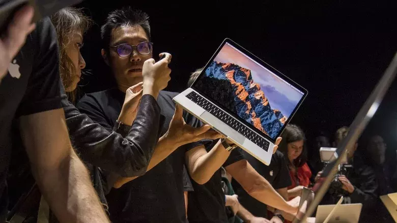 Loạt MacBook, iPad bị đưa vào danh sách 