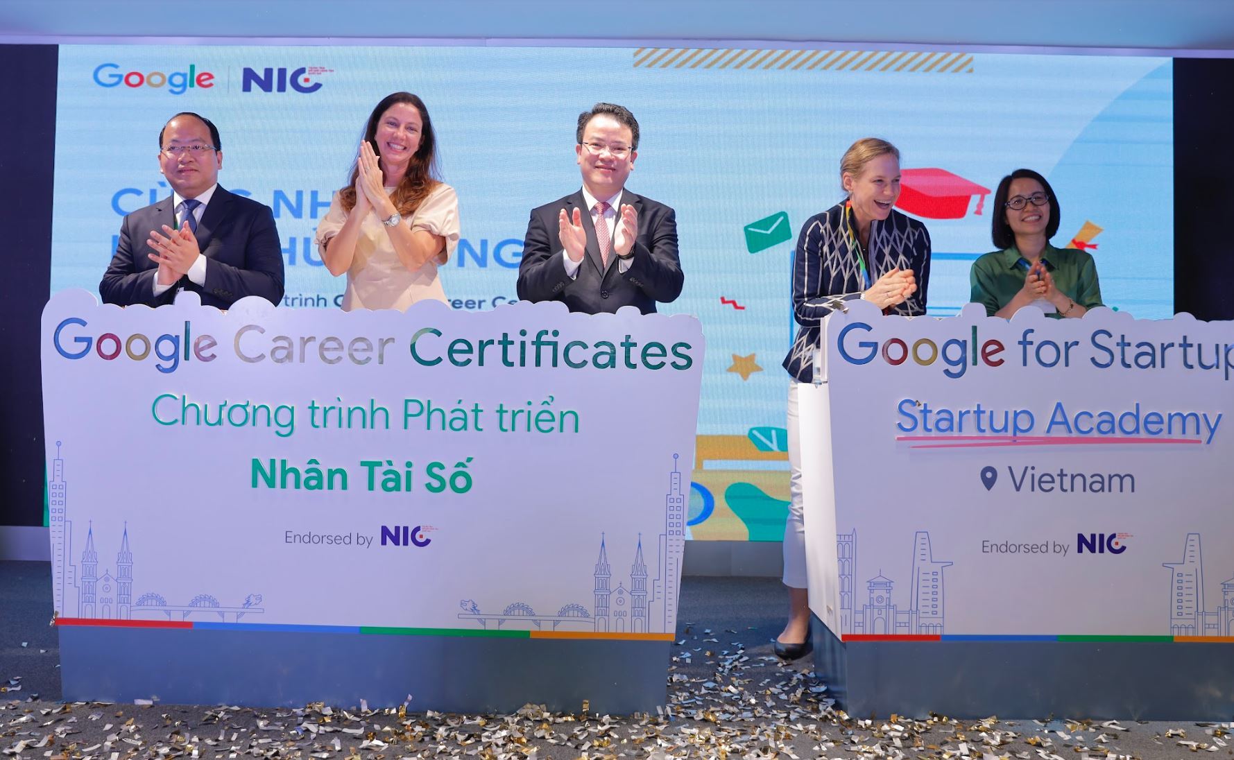 Công bố hai chương trình phát triển nhân tài số và đào tạo kỹ năng cho startup Việt