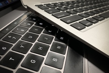 Apple chi 50 triệu USD dàn xếp vụ kiện bàn phím cánh bướm trên MacBook
