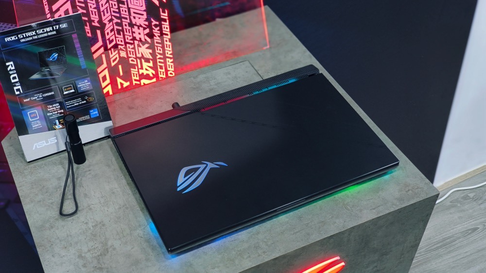 Laptop chơi game của Asus ROG có giá hơn 110 triệu đồng