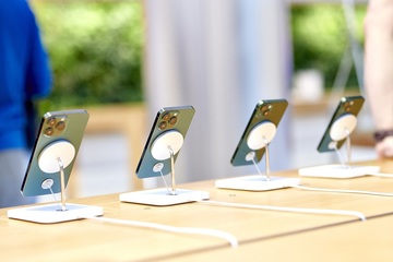 iPhone khẳng định vai trò 'gà đẻ trứng vàng' không thể thay thế của Apple