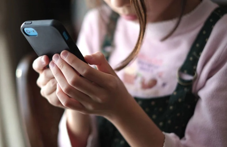 Chuyên gia khuyên Apple quét ảnh của người dùng iPhone