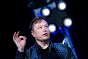 Elon Musk khiến hàng nghìn người gặp rắc rối vì một điếu cần sa