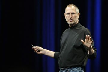 Người thiết kế chiếc áo cổ rùa trứ danh của Steve Jobs qua đời