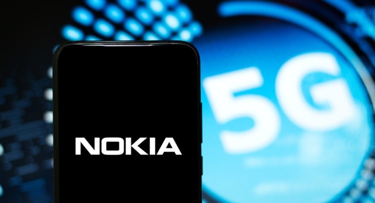 Nokia đang sống bằng gì