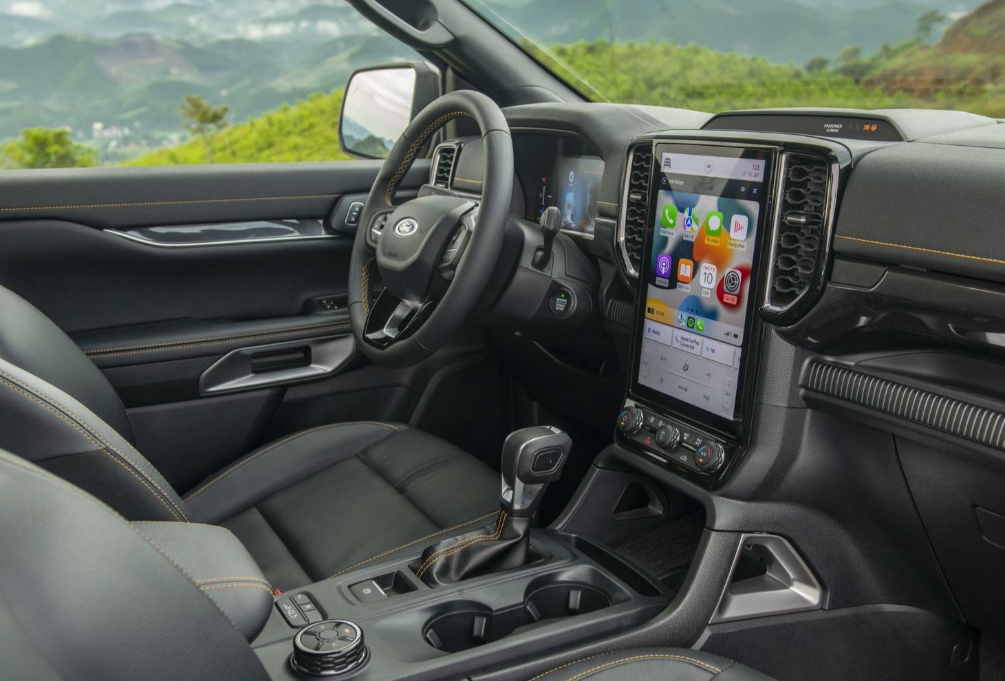 Ford Ranger trang bị màn hình cảm ứng dọc như Everest