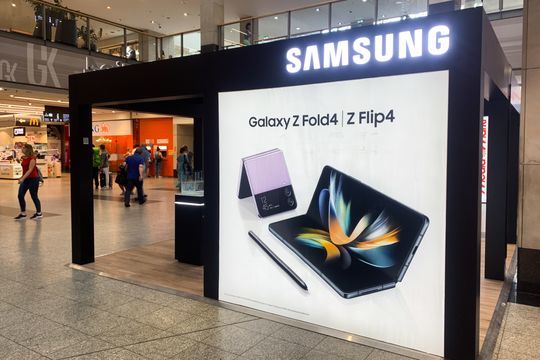 Galaxy Z Flip 4, Fold 4: ‘Thanh gươm’ của Samsung trong cuộc chiến smartphone