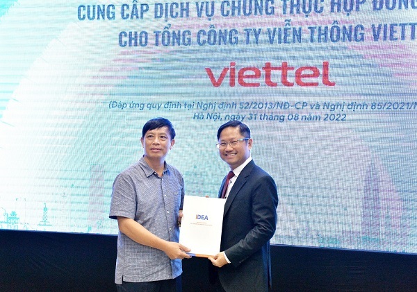 Viettel Telecom được trao giấy xác nhận đăng ký cung cấp dịch vụ Chứng thực Hợp đồng điện tử vContract