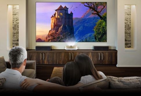Có nên mua máy chiếu thay TV màn hình lớn?