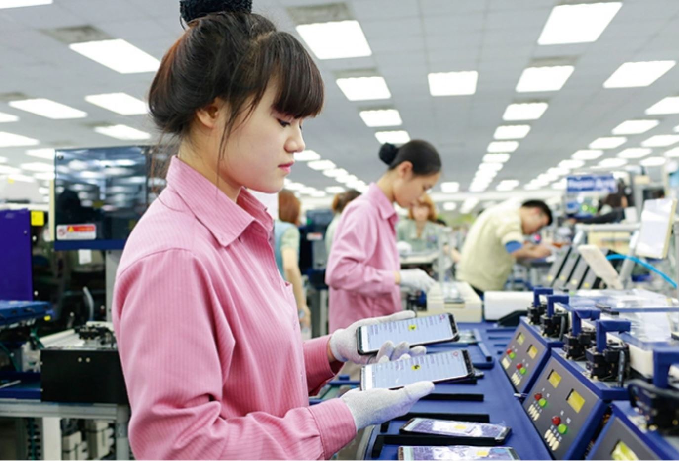 Việt Nam 'hút' ông lớn công nghệ, sản xuất tăng mạnh nhất trong 3 năm