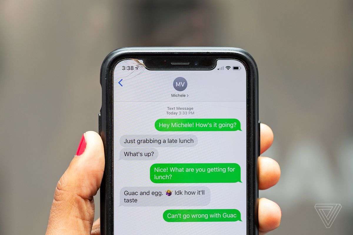 CEO Tim Cook: ‘Mua iPhone cho mẹ đi’ nếu muốn chấm dứt tin nhắn màu xanh lá