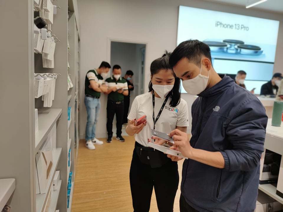 Số người đăng ký mua iPhone 14 tăng kỷ lục tại Việt Nam