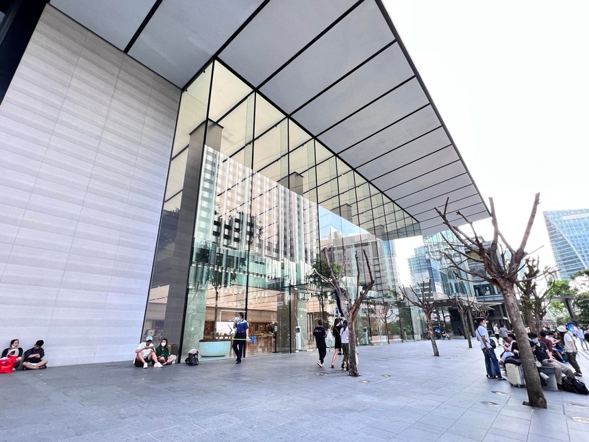 Apple Store ở Singapore không cho người xếp hàng mua iPhone 14